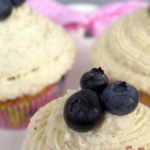 Blaubeer Cupcakes mit Cream Cheese-Vanille-Frosting